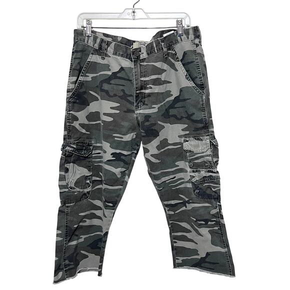 Wrangler Cargo Pants Camo Cropped Men's 34x20 Cut off raw hem - Picture 1 of 7